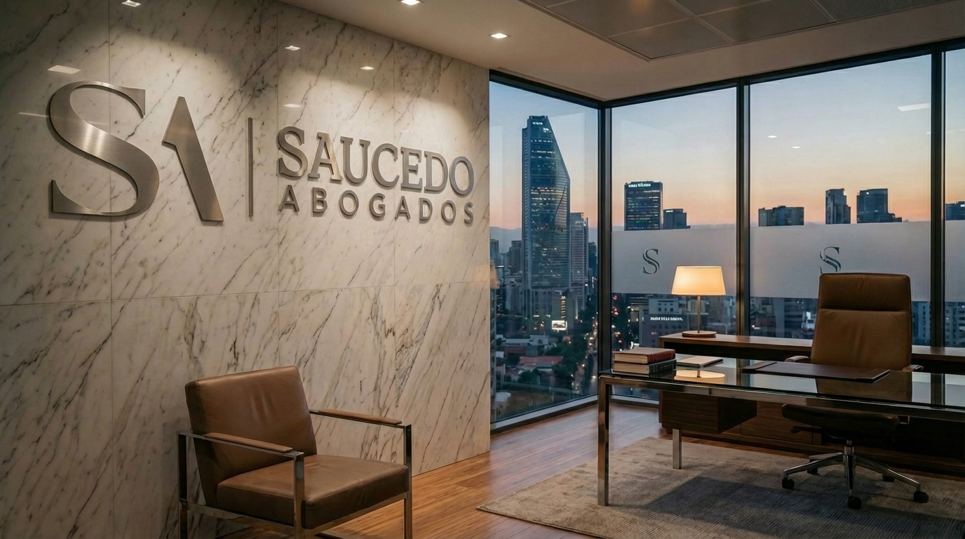 abogado inmobiliario asesorando escrituracion y regularizacion de propiedad en mexico